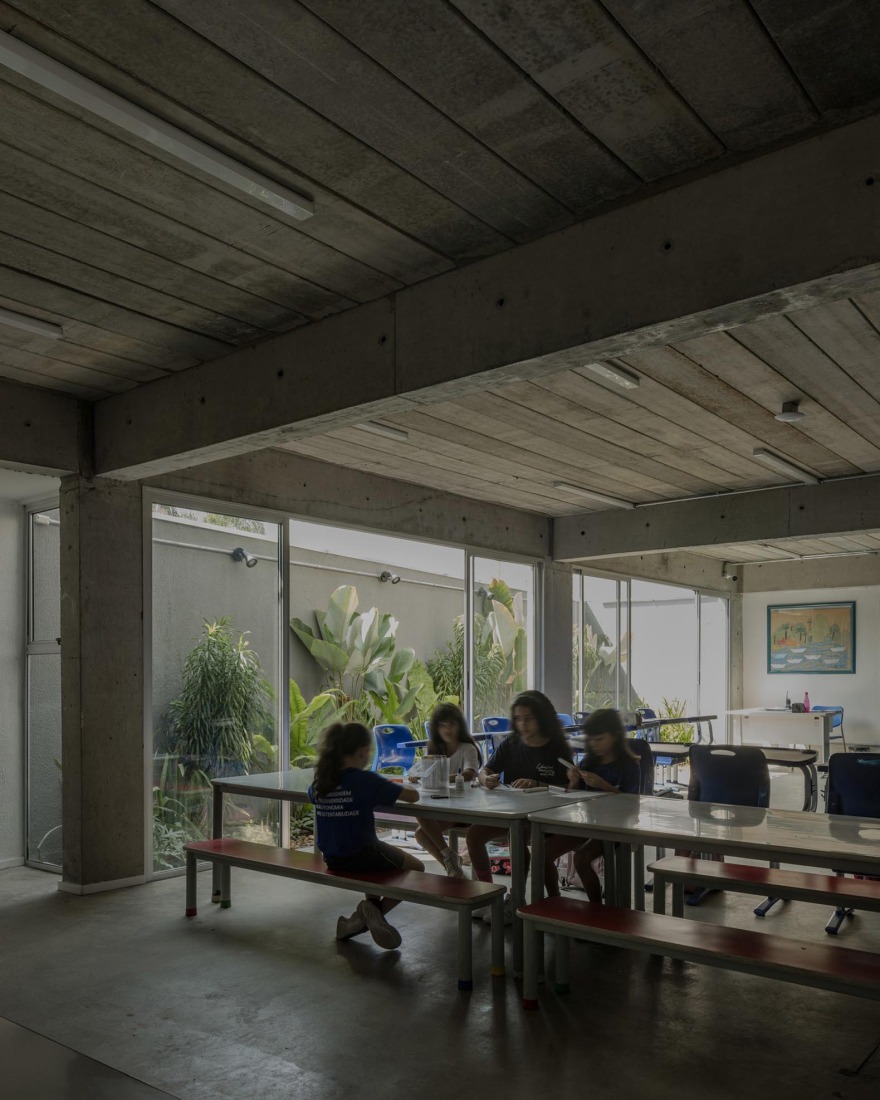 São Sabas College by Guido Otero Arquitetura. Photograph by Federico Cairoli.