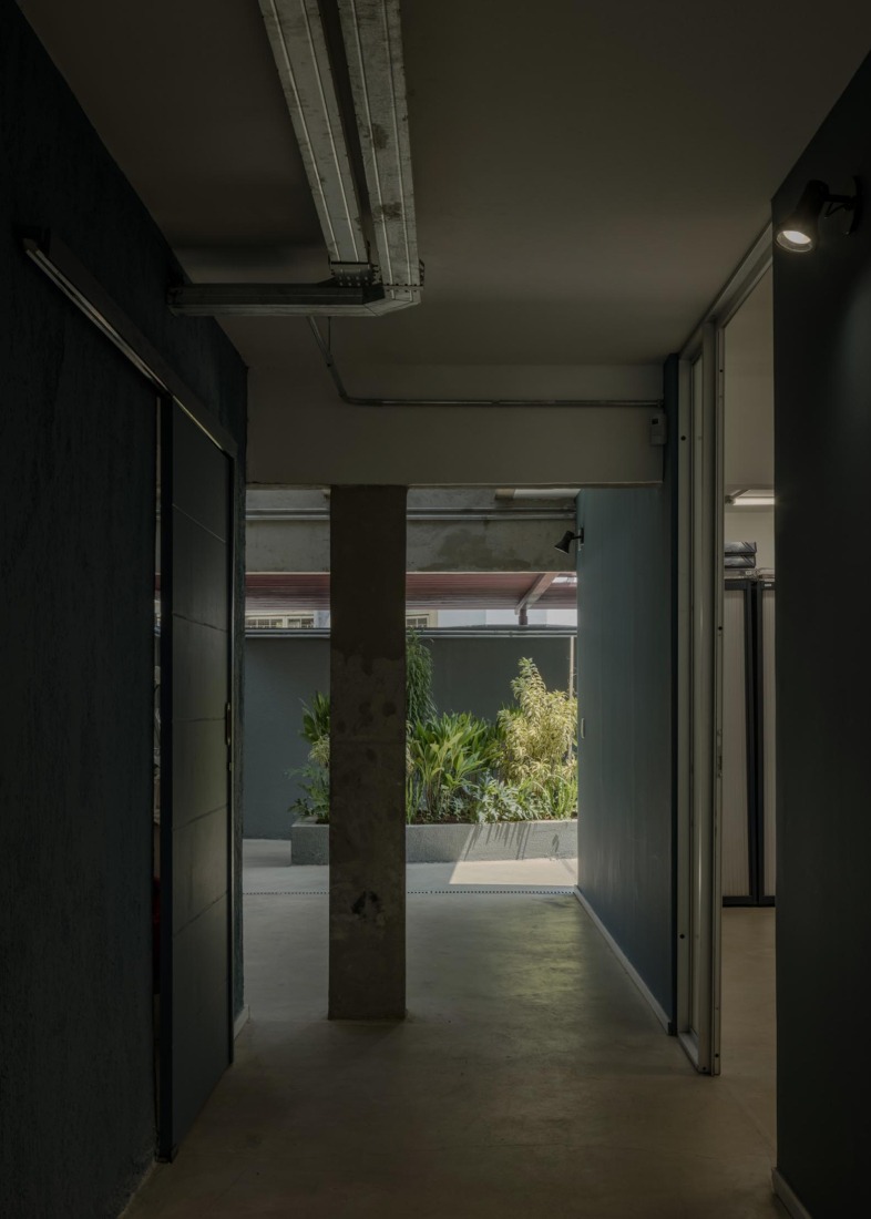 São Sabas College by Guido Otero Arquitetura. Photograph by Federico Cairoli.