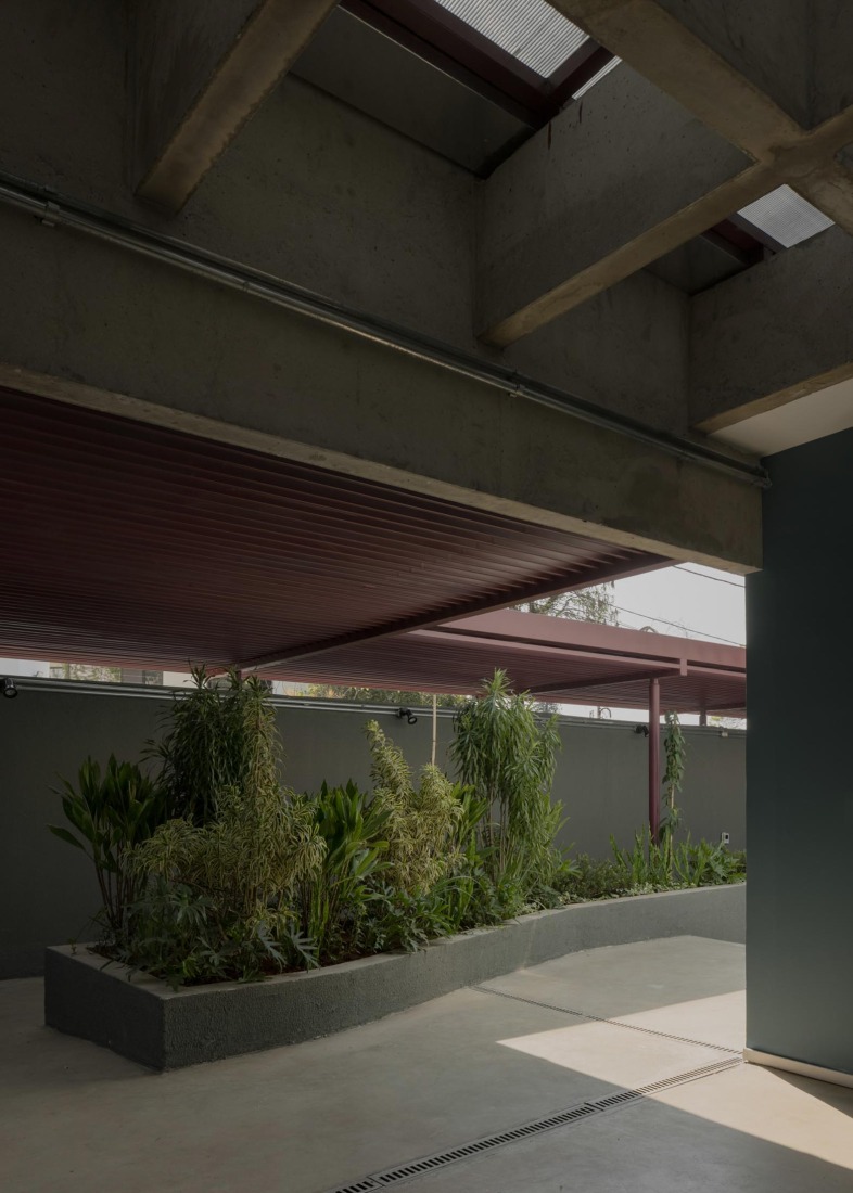 São Sabas College by Guido Otero Arquitetura. Photograph by Federico Cairoli.