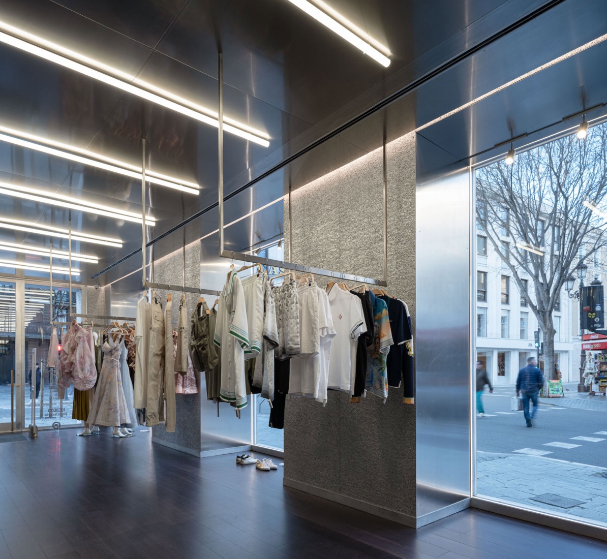 Tienda MKR Campana por Guillermo Vázquez Consuegra. Fotografía por Fernando Alda.