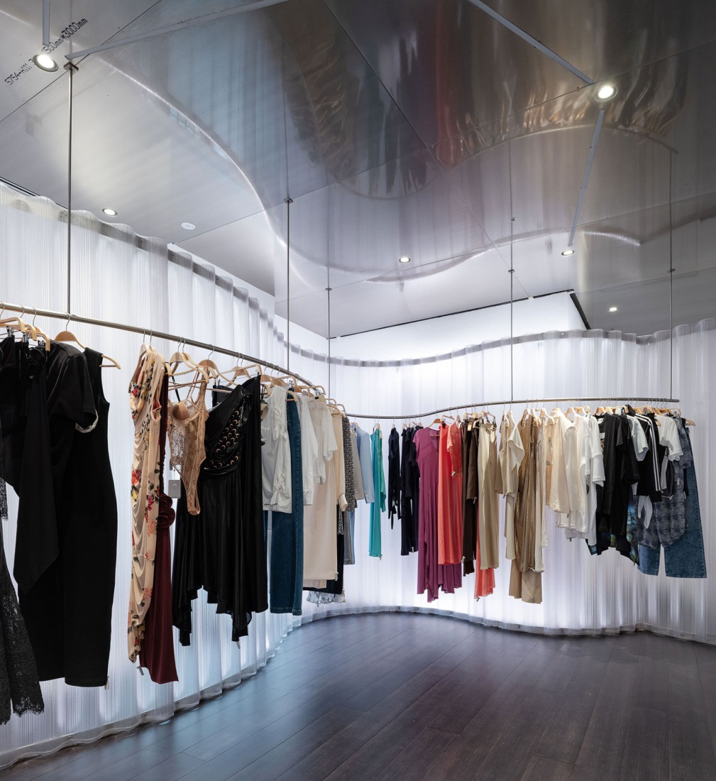 Tienda MKR Campana por Guillermo Vázquez Consuegra. Fotografía por Fernando Alda.