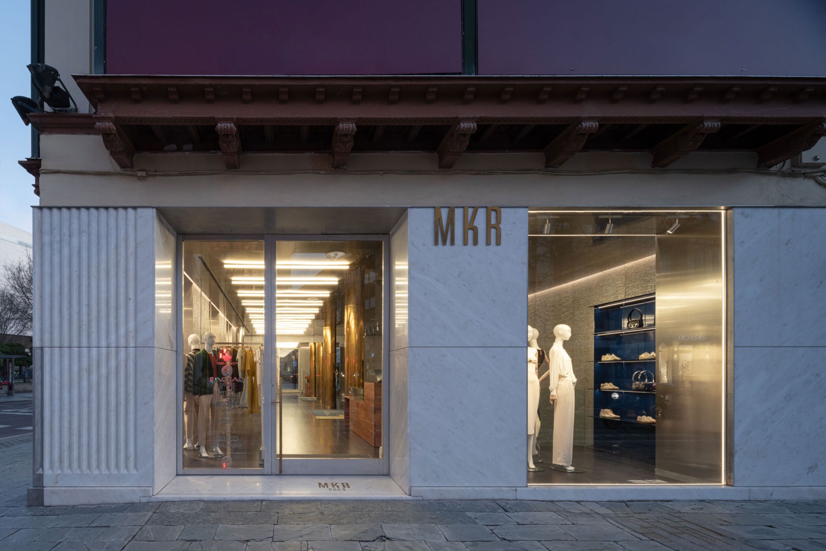 Tienda MKR Campana por Guillermo Vázquez Consuegra. Fotografía por Fernando Alda.