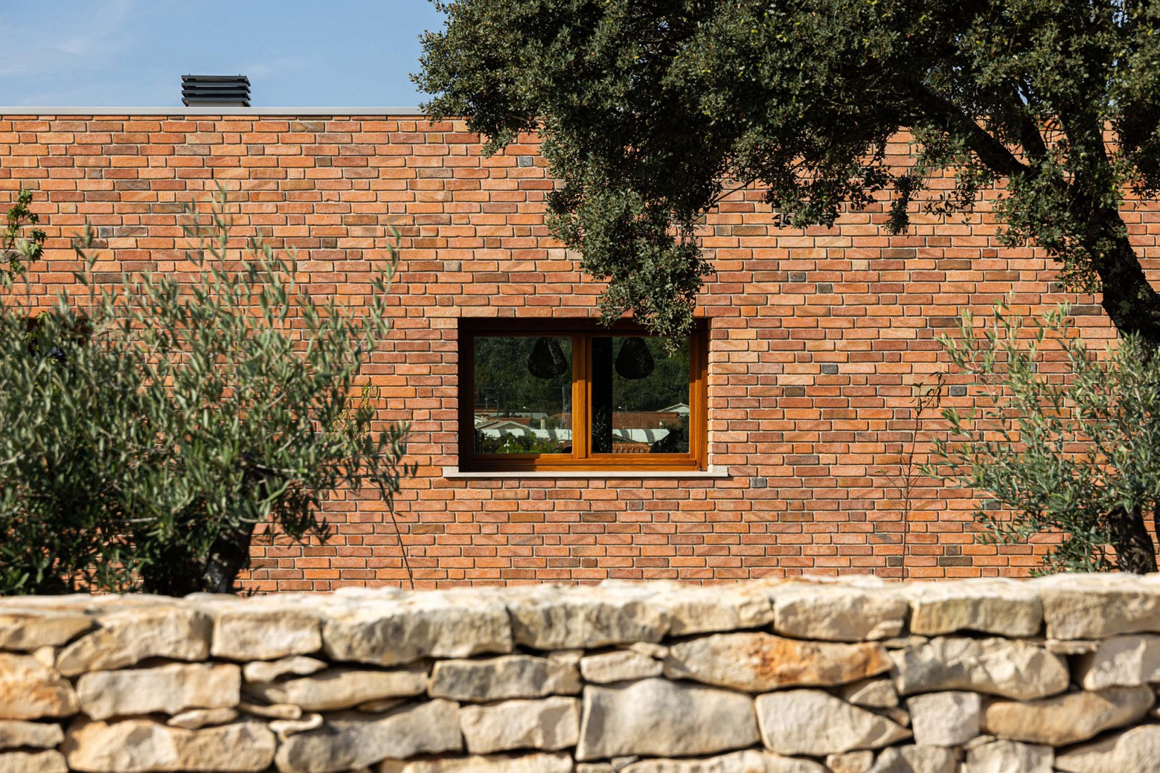 Casa en Lameira por João Pedro Pedrosa. Fotografía por Ivo Tavares Studio.