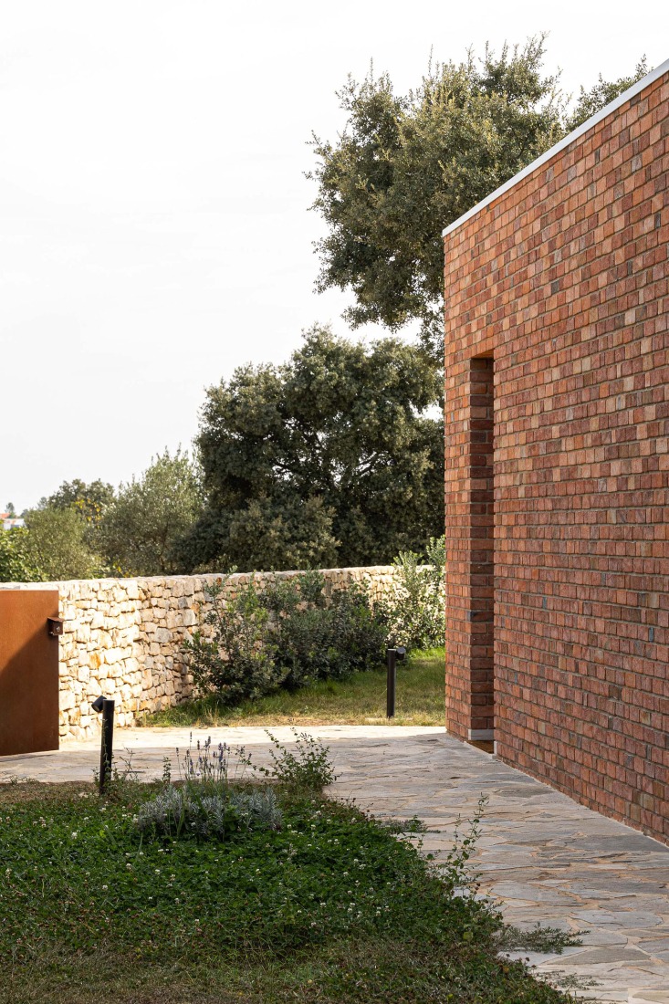 Casa en Lameira por João Pedro Pedrosa. Fotografía por Ivo Tavares Studio.