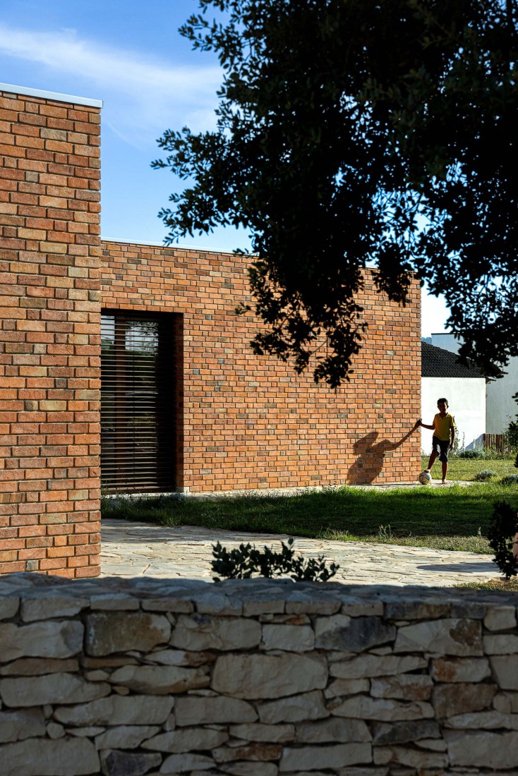 Casa en Lameira por João Pedro Pedrosa. Fotografía por Ivo Tavares Studio.