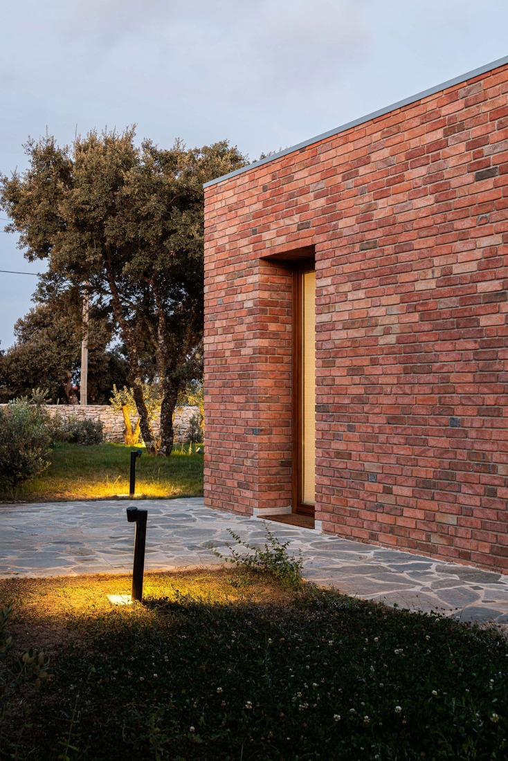 Casa en Lameira por João Pedro Pedrosa. Fotografía por Ivo Tavares Studio.
