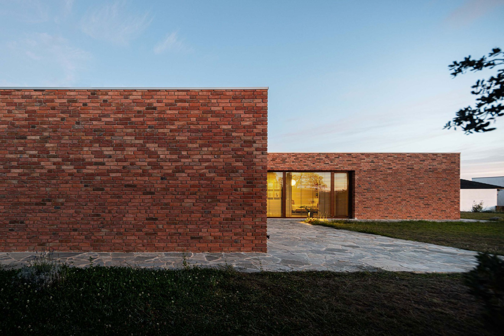 Casa en Lameira por João Pedro Pedrosa. Fotografía por Ivo Tavares Studio.