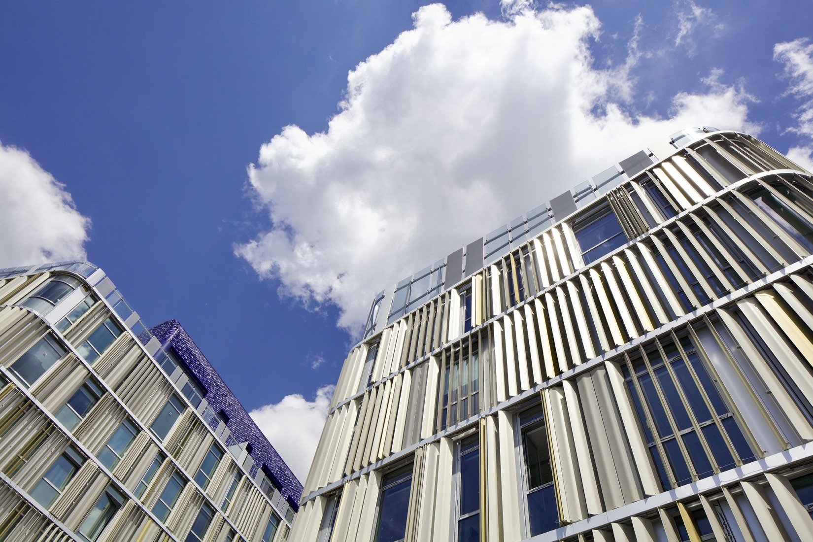 Centro comercial y residencias en Besanzón por MÉTRA+ASSOCIÉS. Fotografía por Philippe Ruault.
