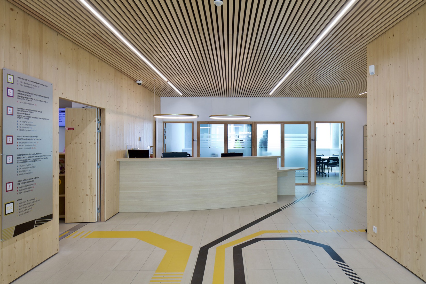 Centro comercial y residencias en Besanzón por MÉTRA+ASSOCIÉS. Fotografía por Philippe Ruaults.