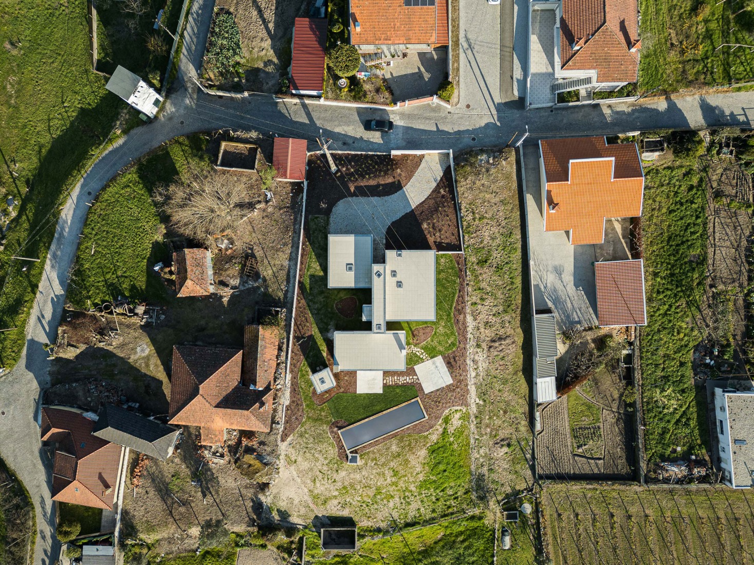 Casa Pedrantil por Helder da Rocha Arquitectos. Fotografía por Ivo Tavares Studio.