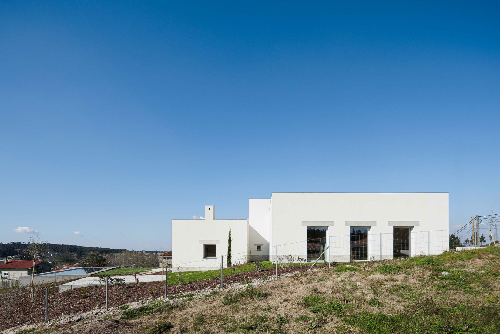 Casa Pedrantil por Helder da Rocha Arquitectos. Fotografía por Ivo Tavares Studio.