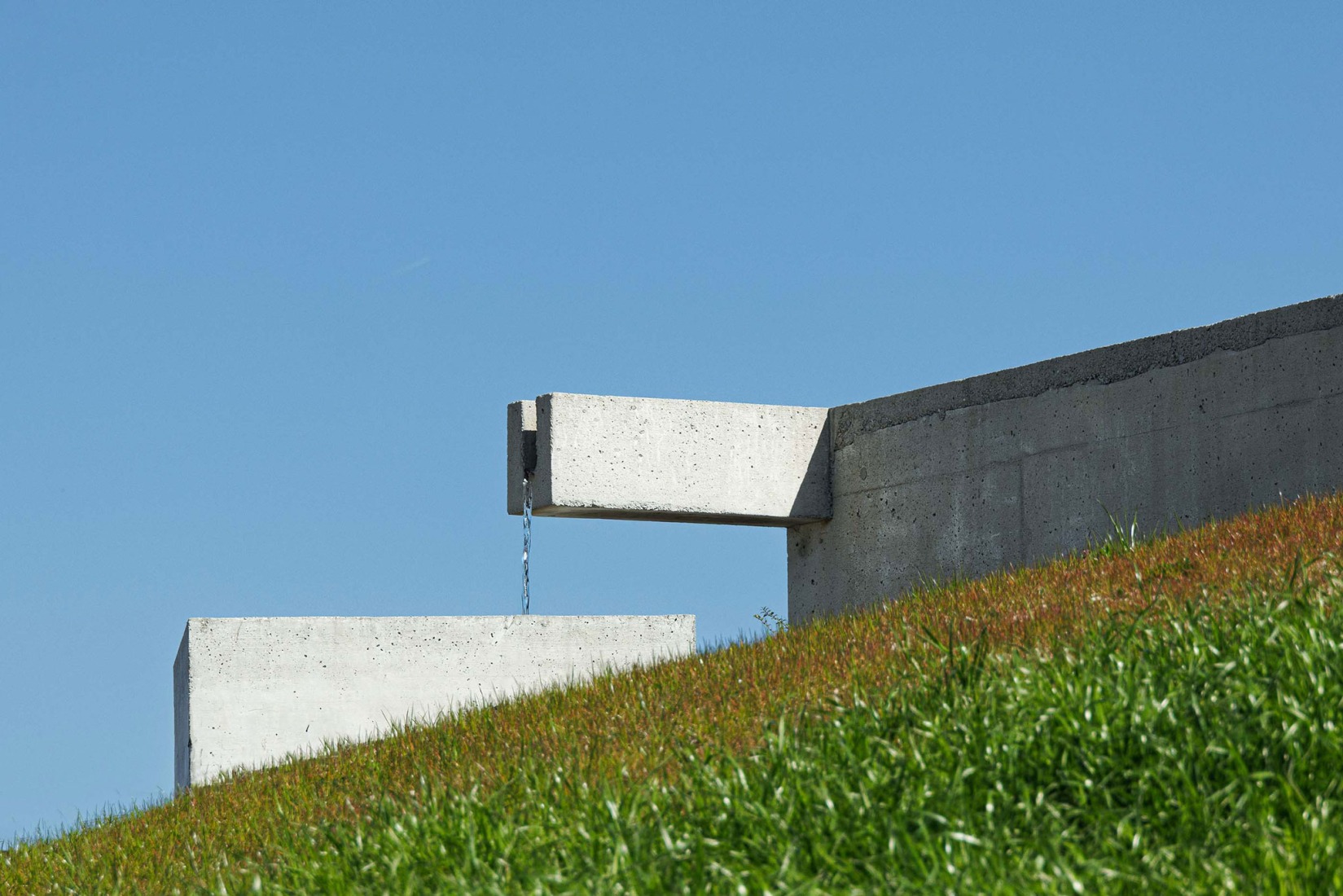 Casa Pedrantil por Helder da Rocha Arquitectos. Fotografía por Ivo Tavares Studio.