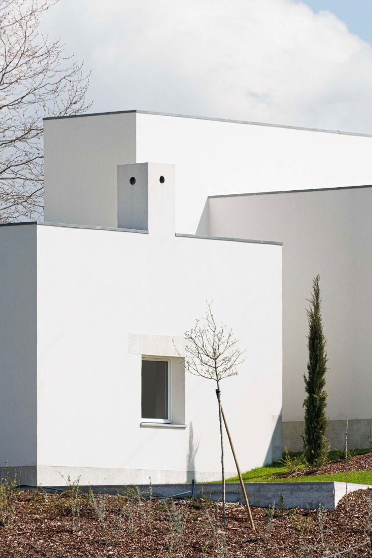 Casa Pedrantil por Helder da Rocha Arquitectos. Fotografía por Ivo Tavares Studio.