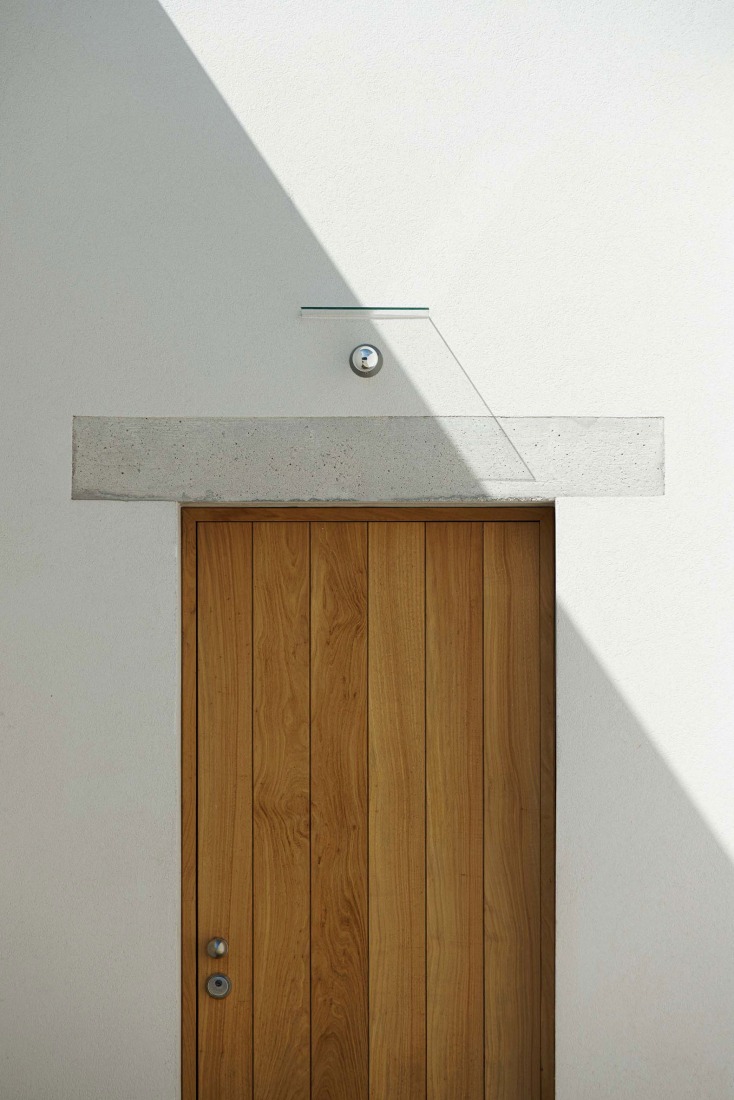Casa Pedrantil por Helder da Rocha Arquitectos. Fotografía por Ivo Tavares Studio.