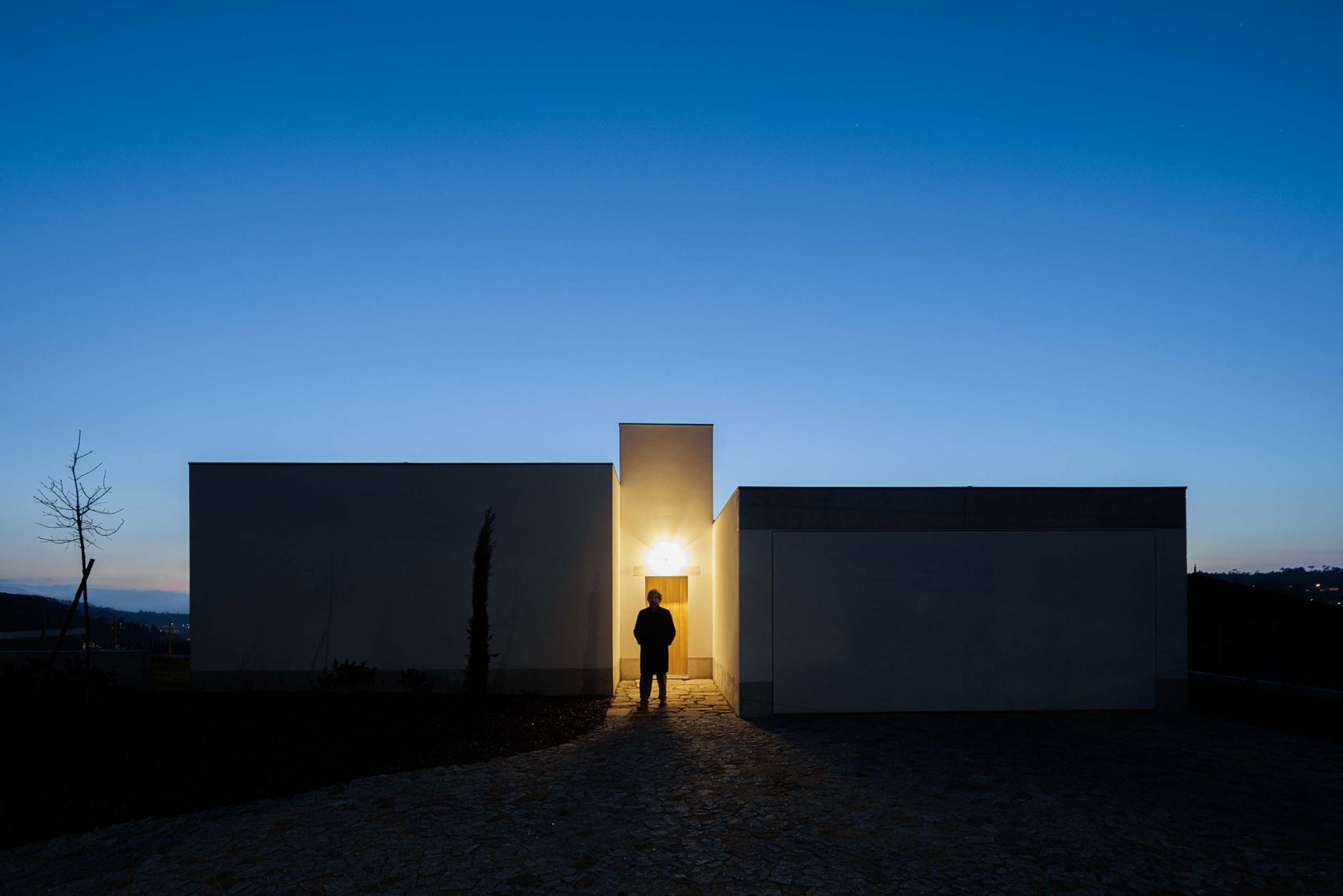 Casa Pedrantil por Helder da Rocha Arquitectos. Fotografía por Ivo Tavares Studio.