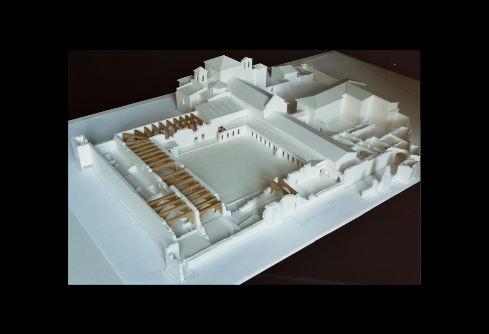 Model. Intervention in the Royal Monastery of Santa Maria de Sijena by Pemán y Franco + Sebastián Arquitectos. 