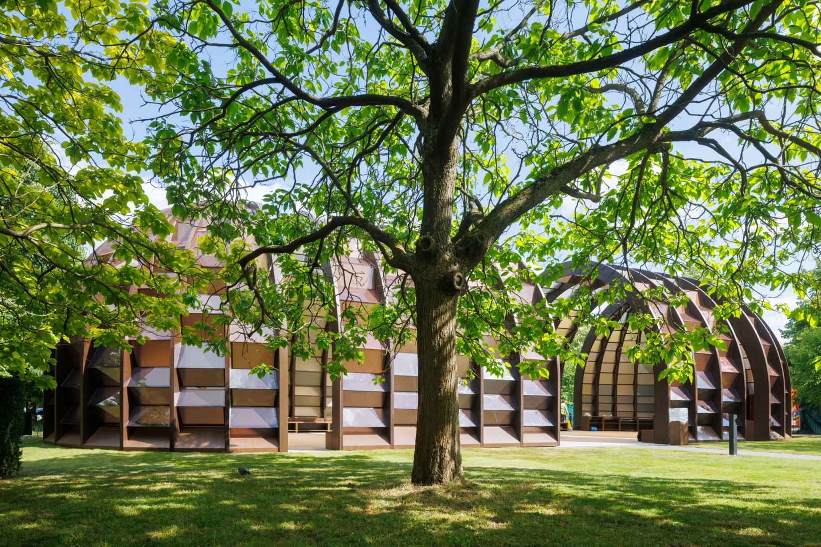 Exterior view. Serpentine Pavilion 2025. A Capsule in Time, by Marina Tabassum, Marina Tabassum Architects (MTA). Photograph by Iwan Baan. Courtesy of Serpentine.