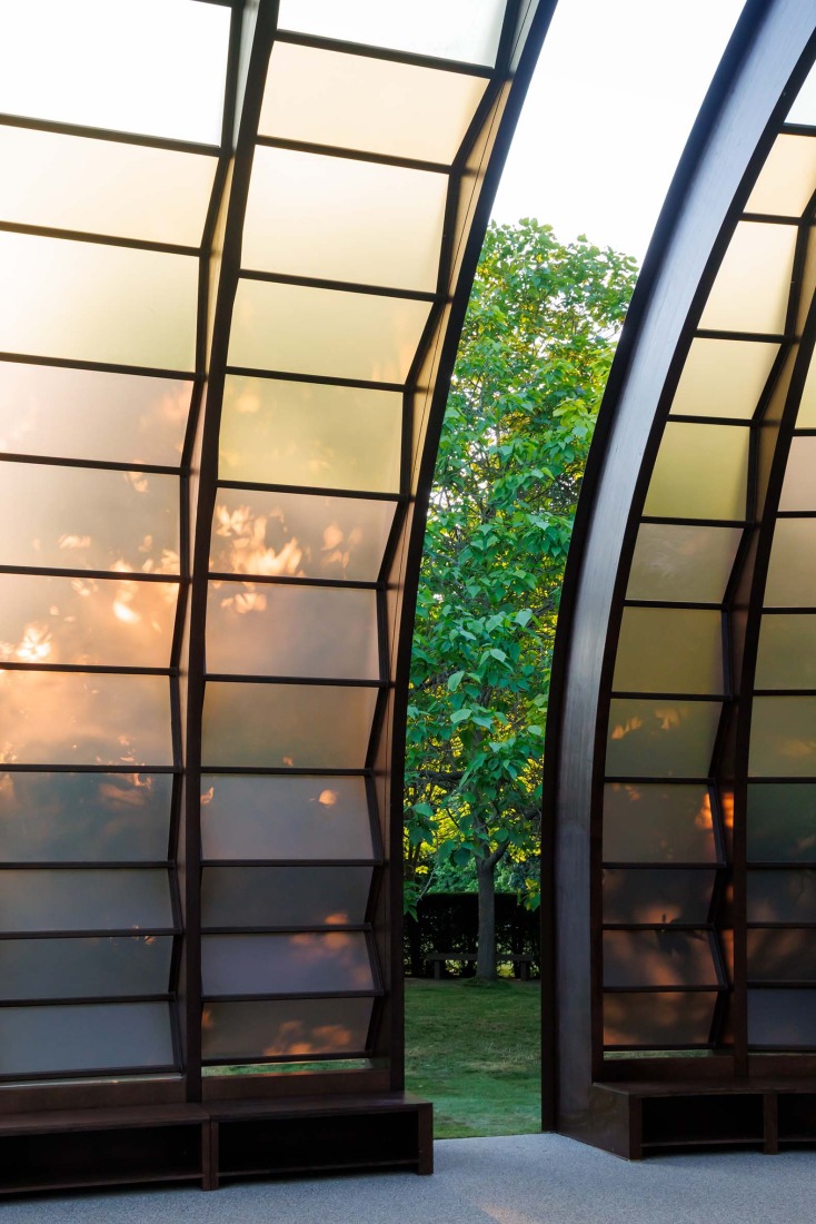 Exterior view. Serpentine Pavilion 2025. A Capsule in Time, by Marina Tabassum, Marina Tabassum Architects (MTA). Photograph by Iwan Baan. Courtesy of Serpentine.