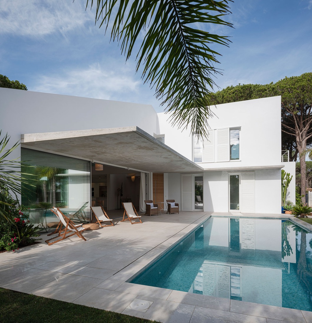 Single-family house in Roche by DL+A Arquitectos. Photograph by Fernando Alda.