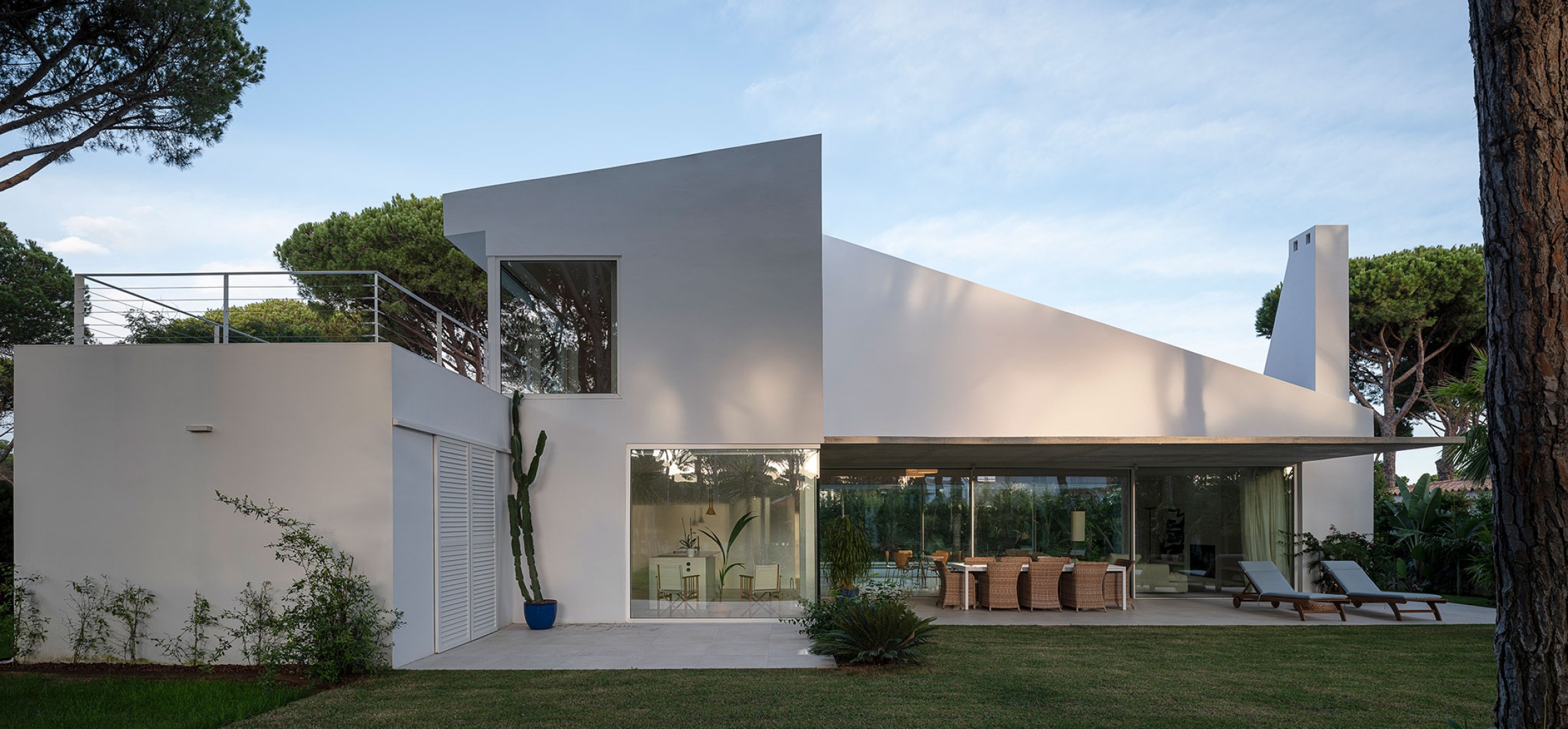 Single-family house in Roche by DL+A Arquitectos. Photograph by Fernando Alda.
