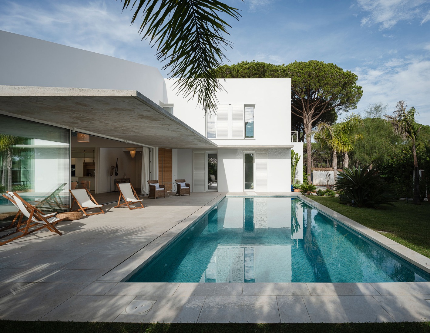 Single-family house in Roche by DL+A Arquitectos. Photograph by Fernando Alda.