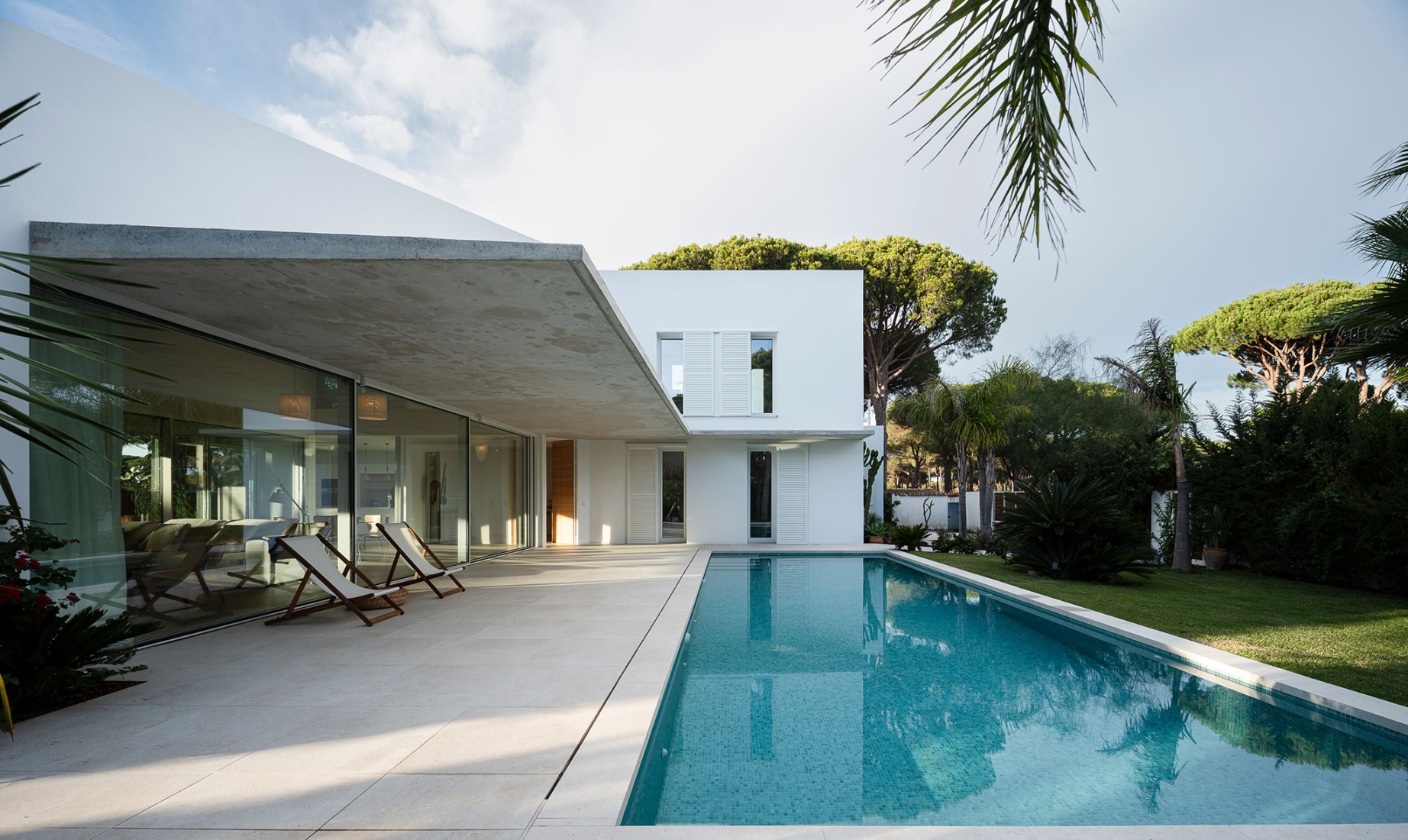 Single-family house in Roche by DL+A Arquitectos. Photograph by Fernando Alda.