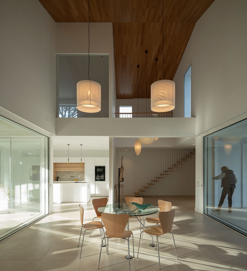 Single-family house in Roche by DL+A Arquitectos. Photograph by Fernando Alda.