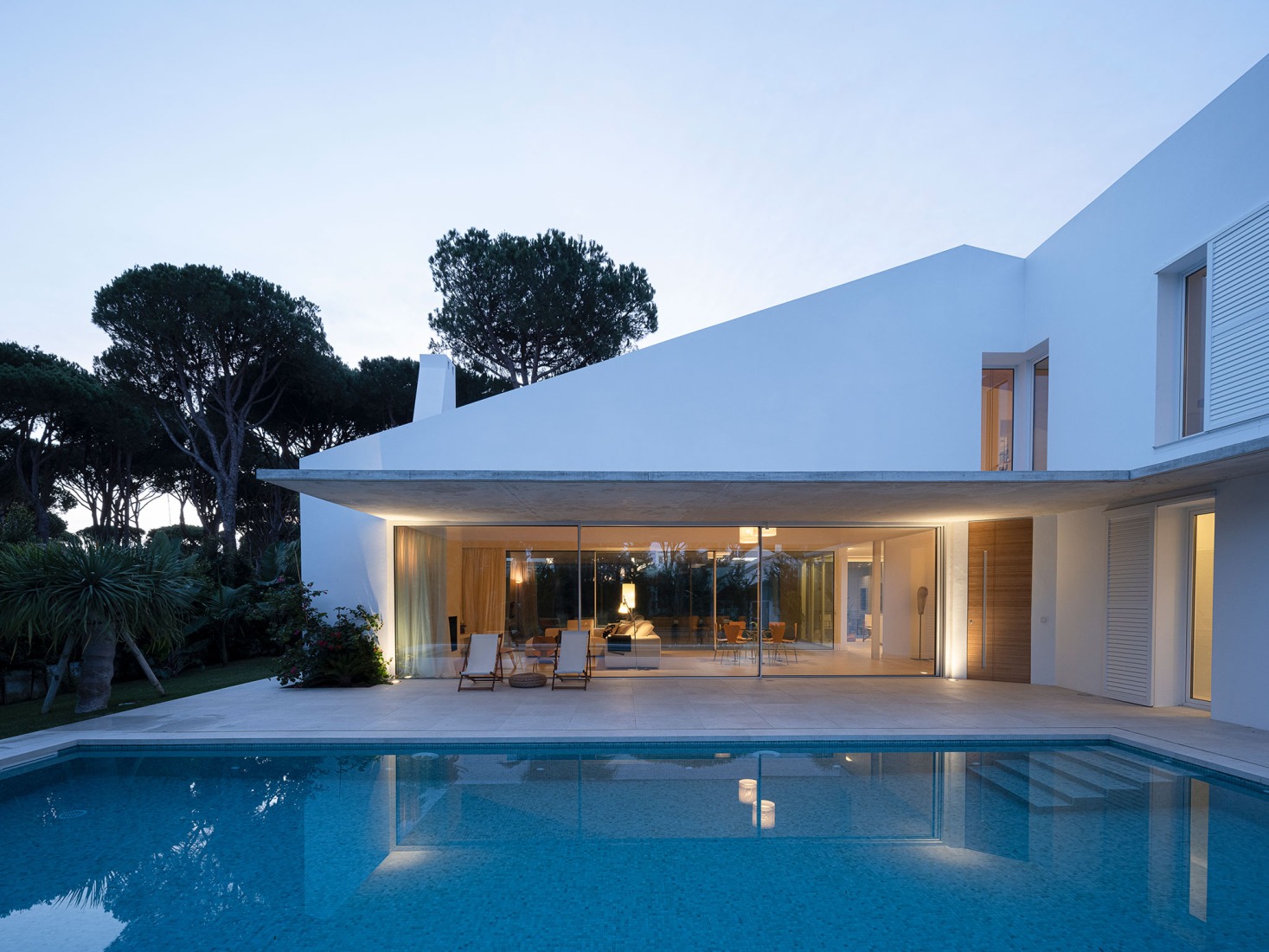 Single-family house in Roche by DL+A Arquitectos. Photograph by Fernando Alda.