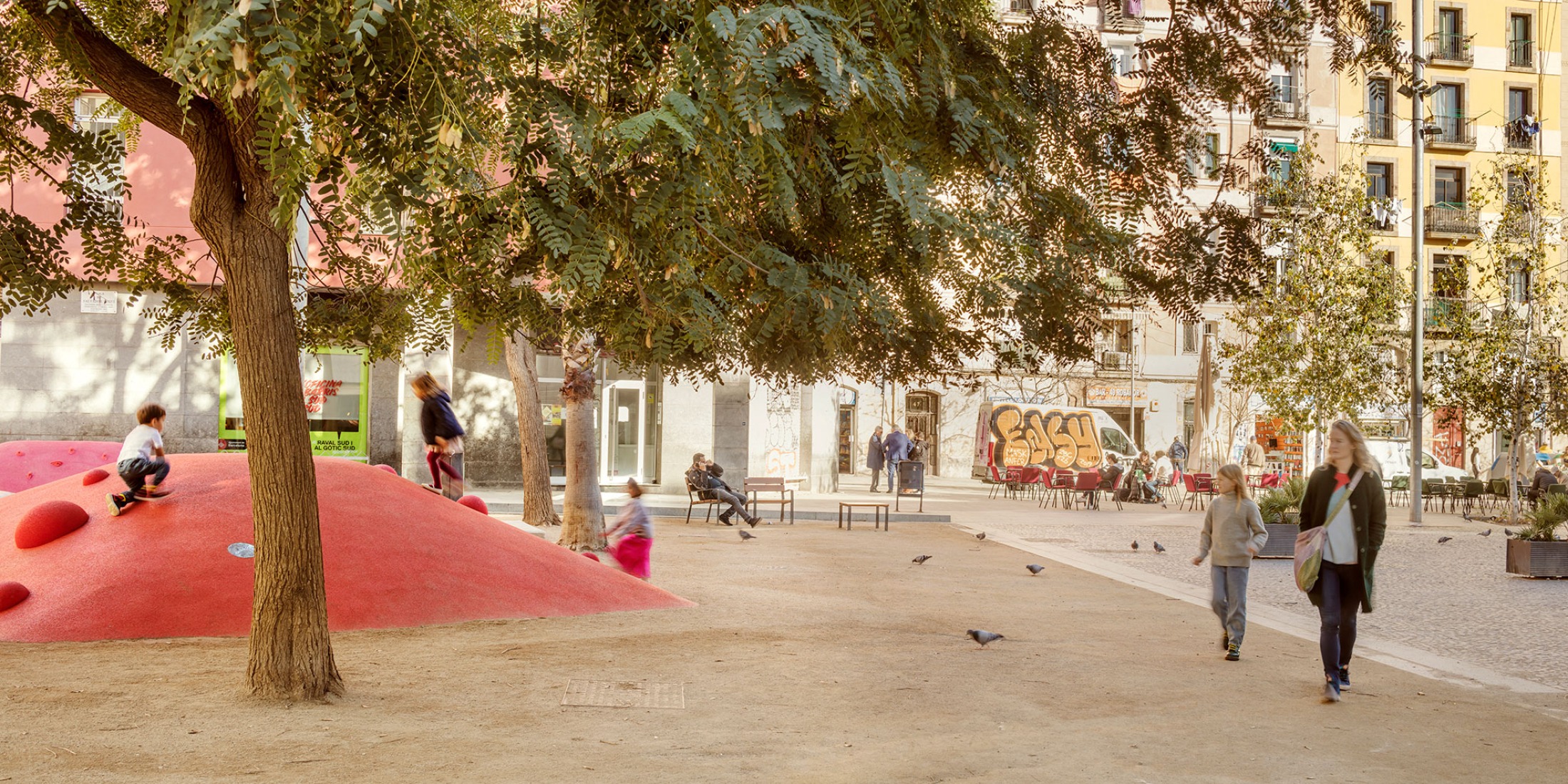 Rambla del Raval y entorno por VORA. Fotografía por Adrià Goula.