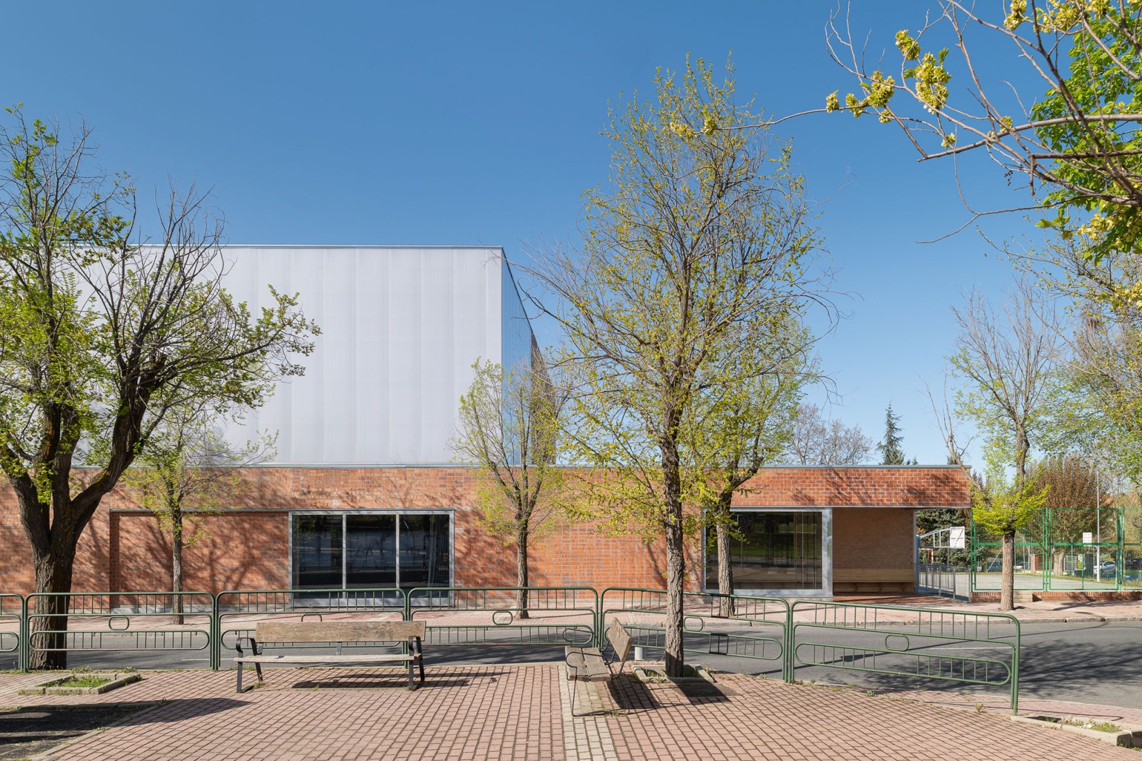 "Carlos Soria" Sports Hall by ABLM arquitectos. Photograph by Gabriel Gallegos.