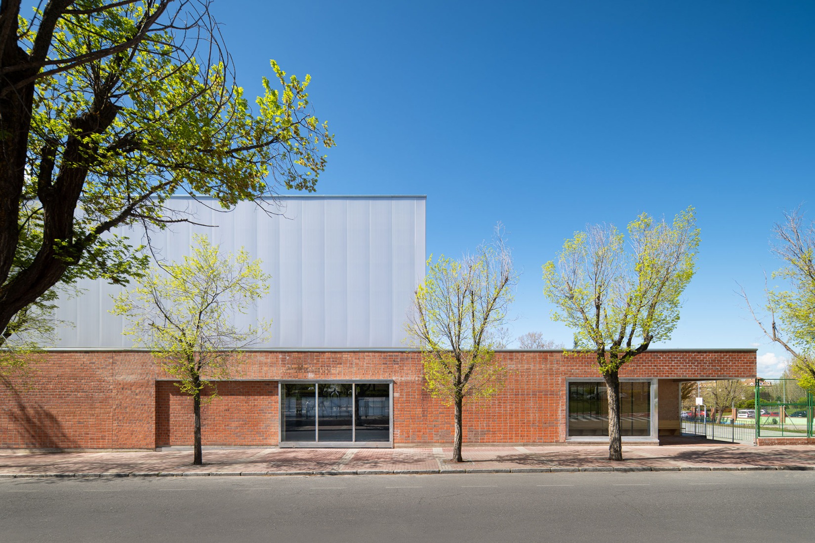 "Carlos Soria" Sports Hall by ABLM arquitectos. Photograph by Gabriel Gallegos.