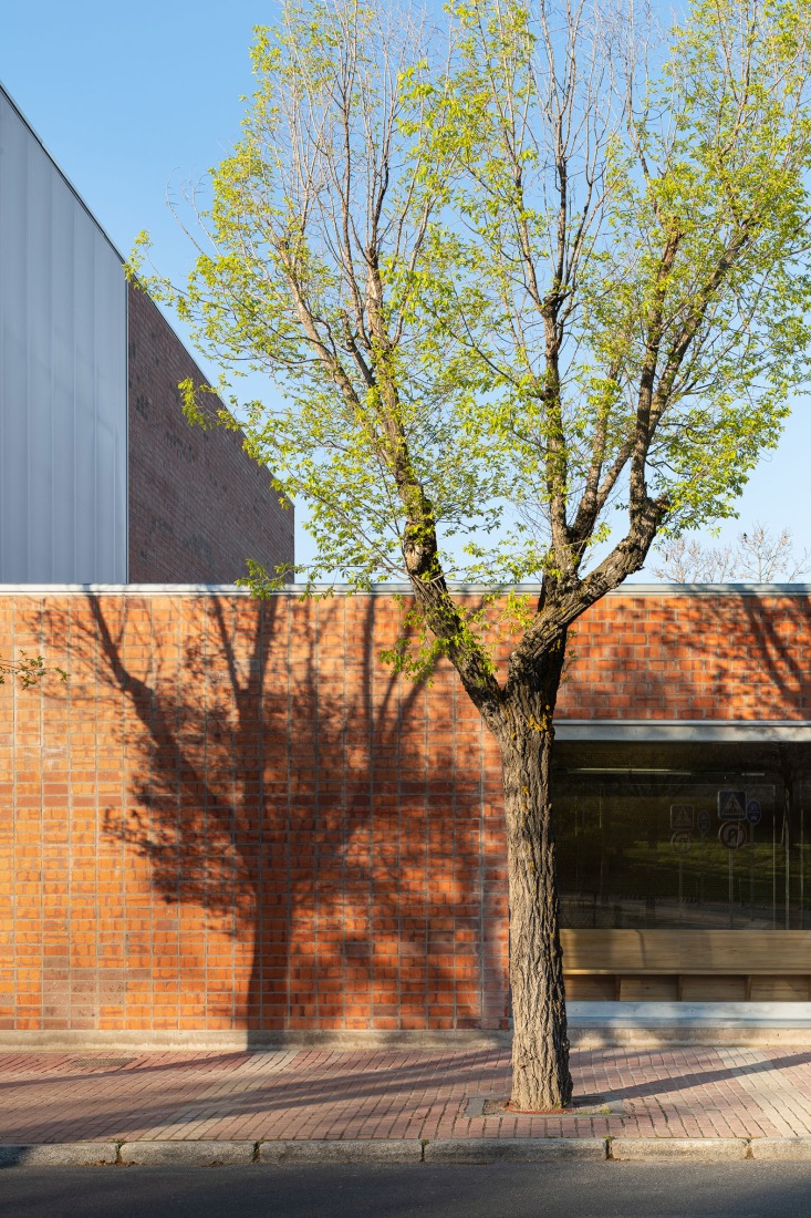 "Carlos Soria" Sports Hall by ABLM arquitectos. Photograph by Gabriel Gallegos.