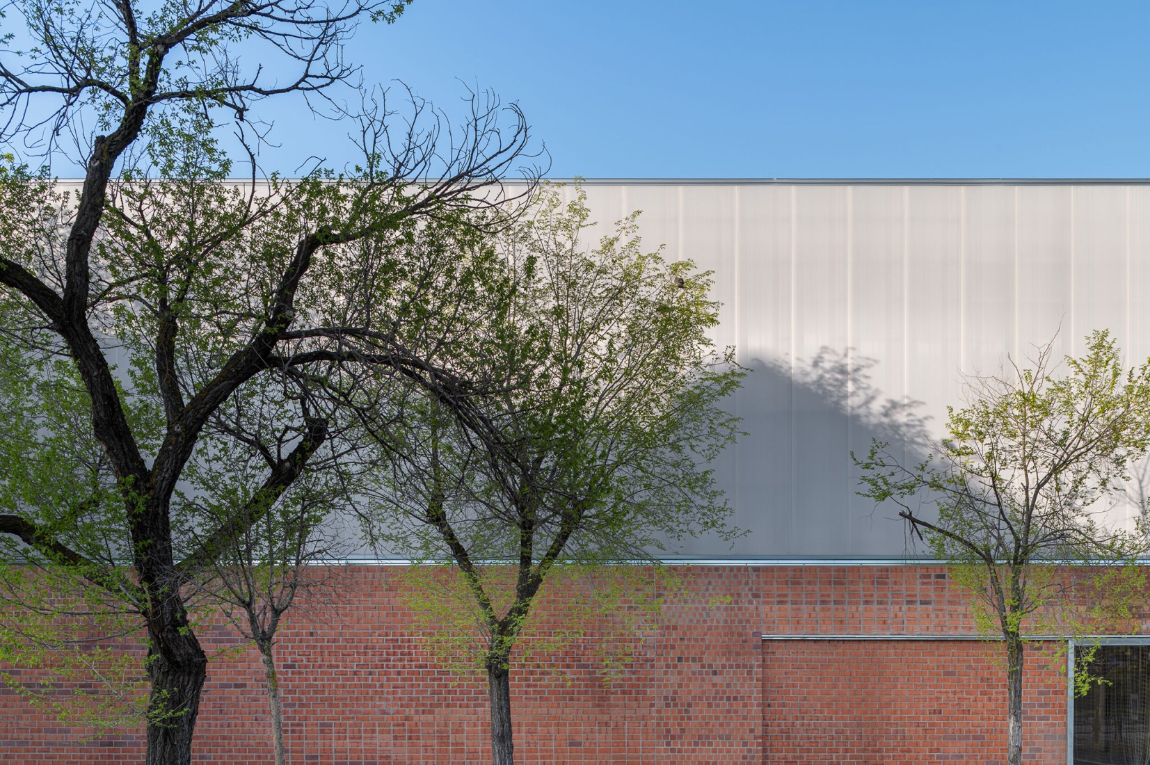 "Carlos Soria" Sports Hall by ABLM arquitectos. Photograph by Gabriel Gallegos.