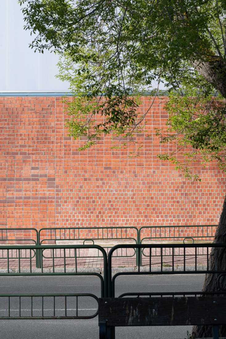 "Carlos Soria" Sports Hall by ABLM arquitectos. Photograph by Gabriel Gallegos.