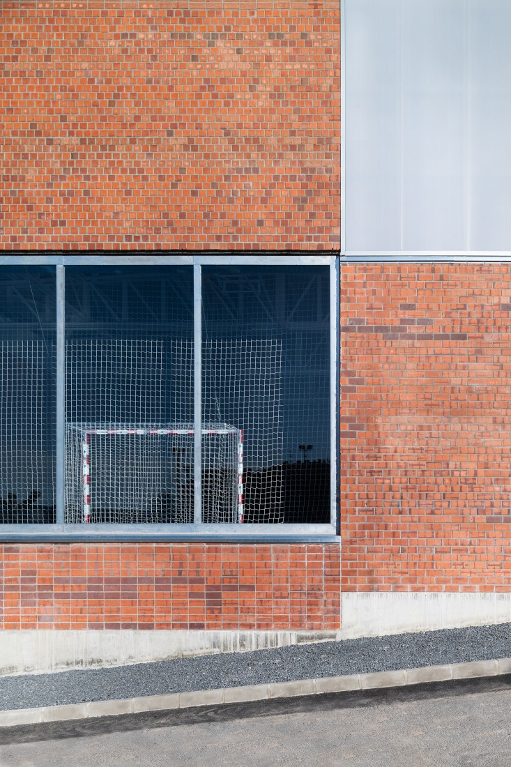 "Carlos Soria" Sports Hall by ABLM arquitectos. Photograph by Gabriel Gallegos.