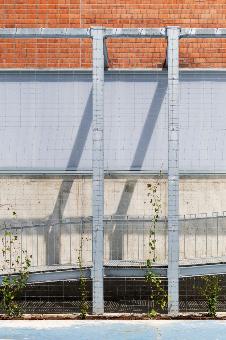 "Carlos Soria" Sports Hall by ABLM arquitectos. Photograph by Gabriel Gallegos.