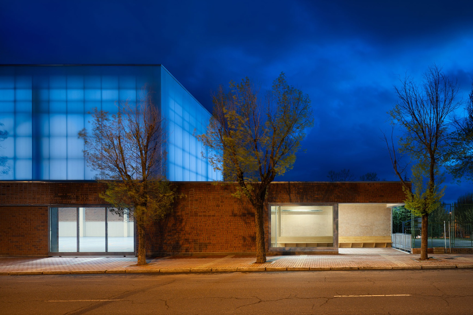 "Carlos Soria" Sports Hall by ABLM arquitectos. Photograph by Gabriel Gallegos.