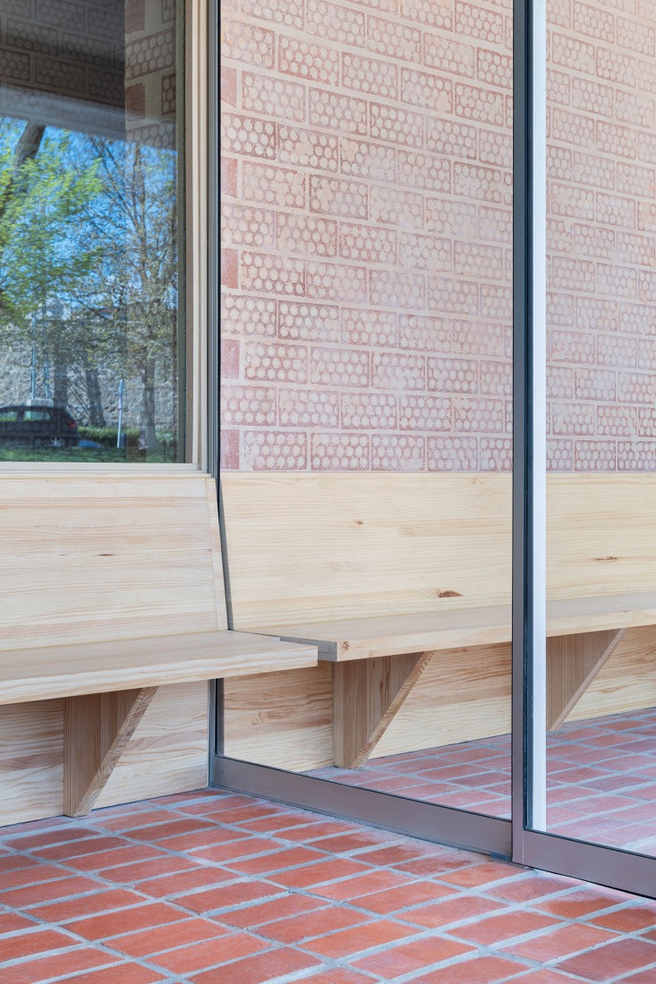 "Carlos Soria" Sports Hall by ABLM arquitectos. Photograph by Gabriel Gallegos.