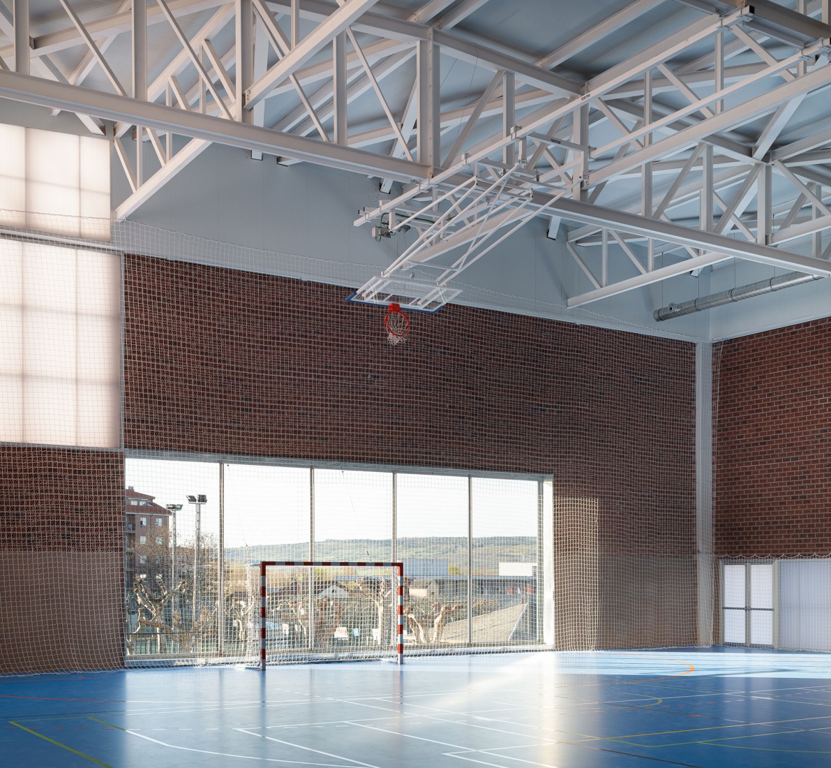 "Carlos Soria" Sports Hall by ABLM arquitectos. Photograph by Gabriel Gallegos.