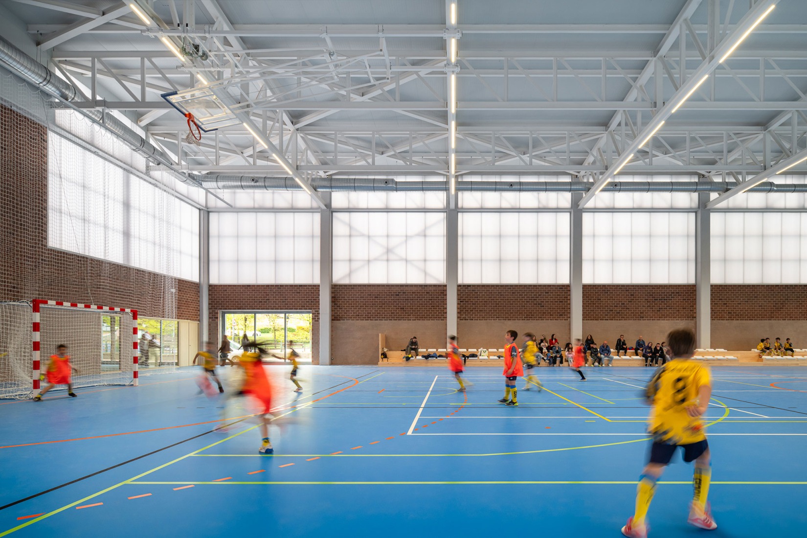 "Carlos Soria" Sports Hall by ABLM arquitectos. Photograph by Gabriel Gallegos.