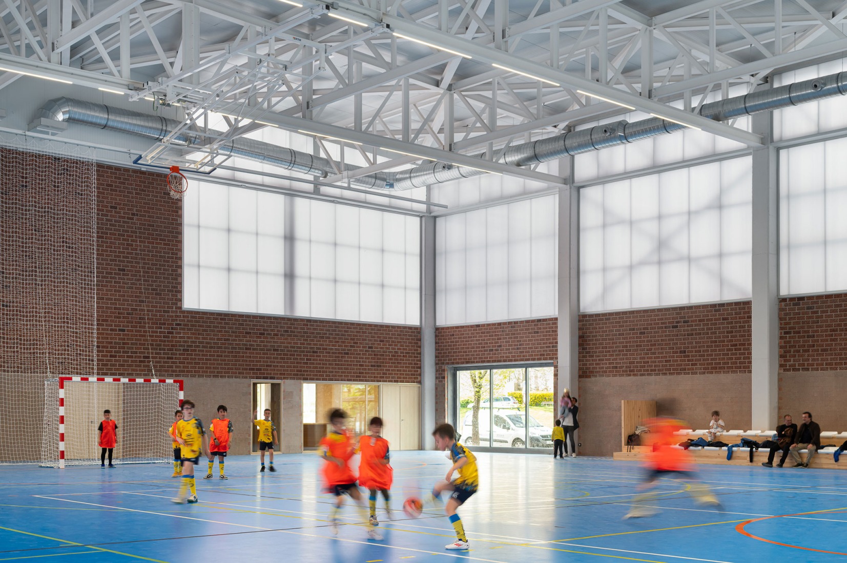 "Carlos Soria" Sports Hall by ABLM arquitectos. Photograph by Gabriel Gallegos.