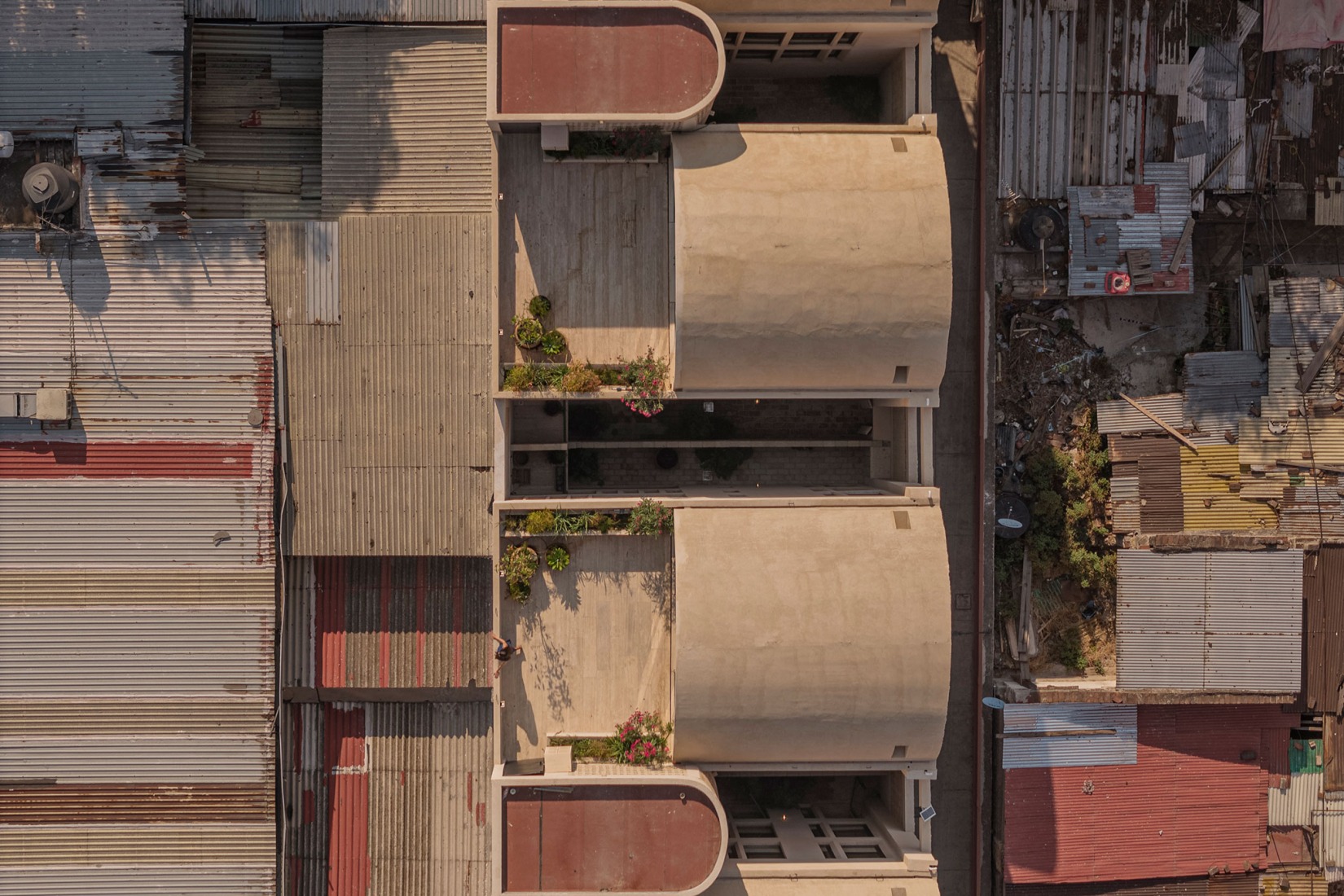 Mariano Azuela 194 by Bloqe Arquitectura. Photograph by Pavelin.