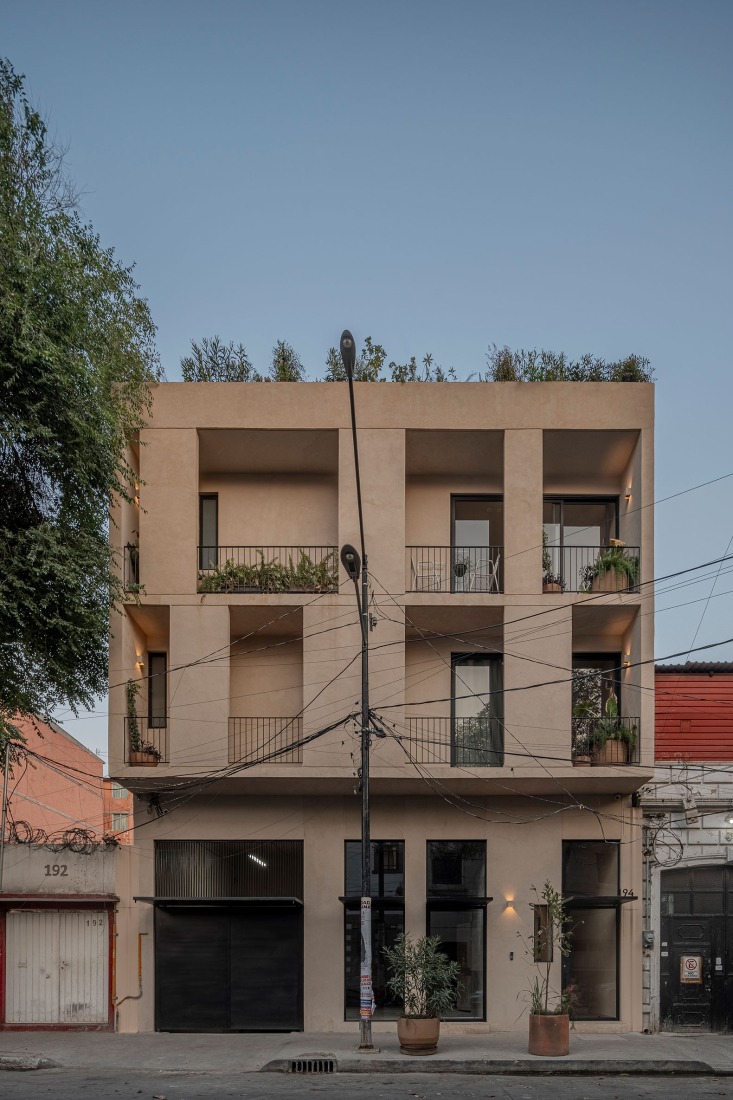 Mariano Azuela 194 by Bloqe Arquitectura. Photograph by Pavelin.
