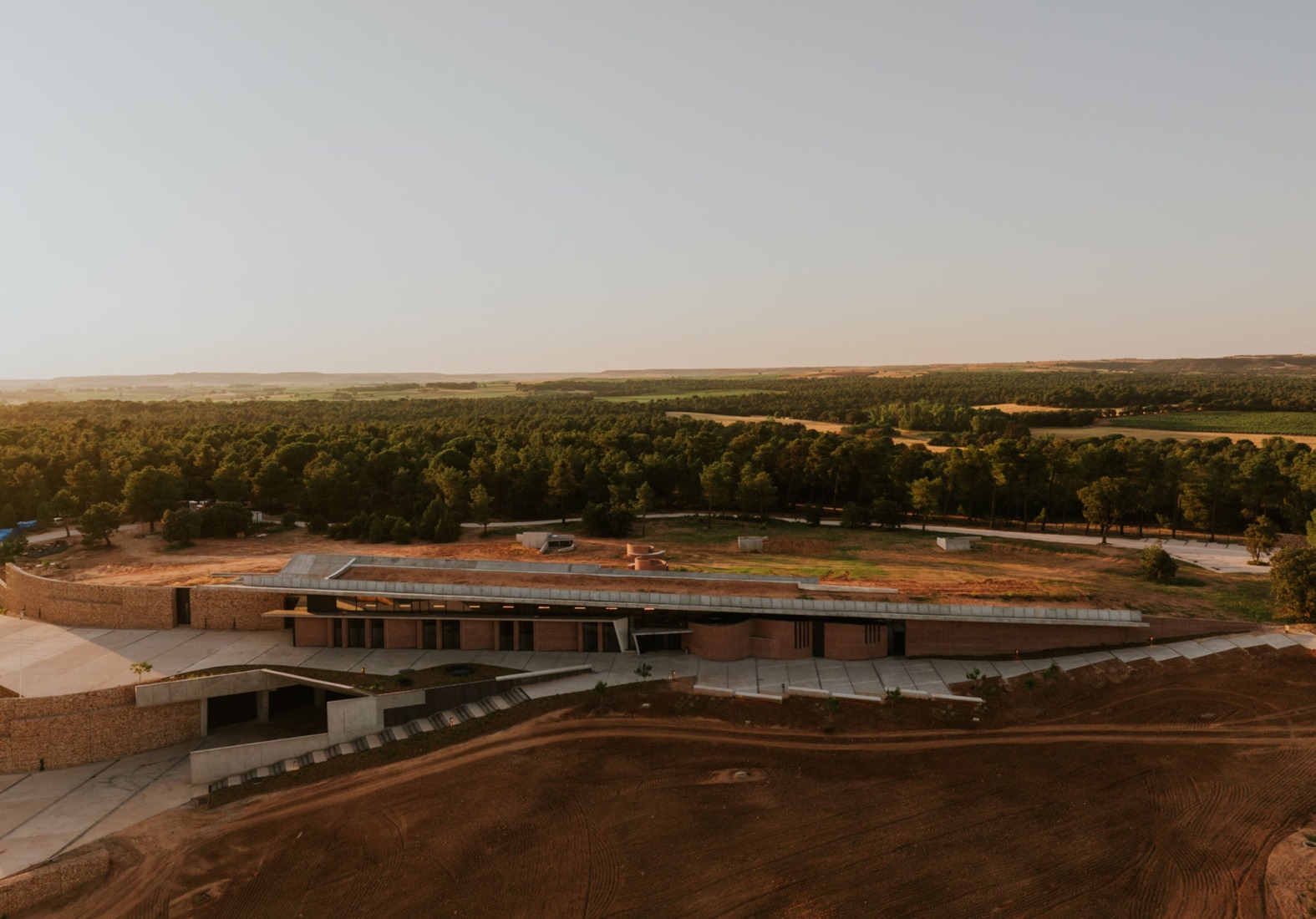Bodegas La Horra by Carme Pinós. Photograph by La Cueva Estudio.