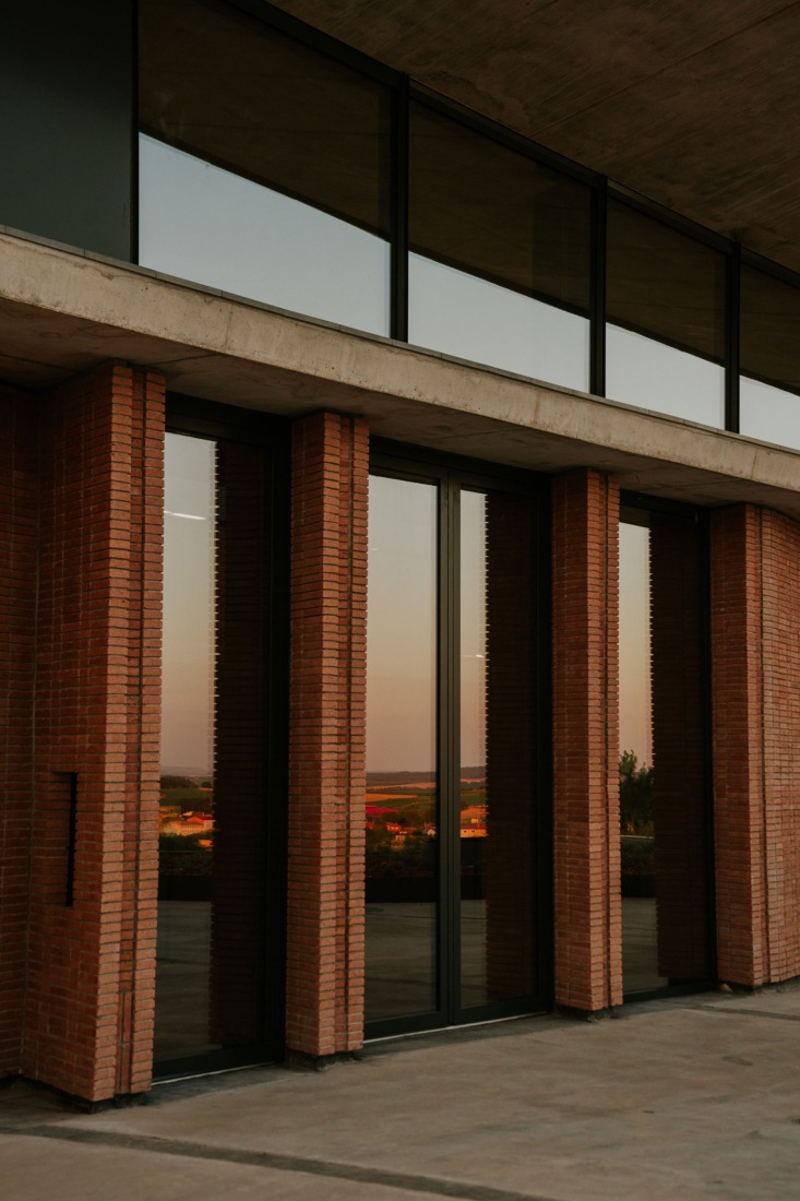 Bodegas La Horra by Carme Pinós. Photograph by La Cueva Estudio.