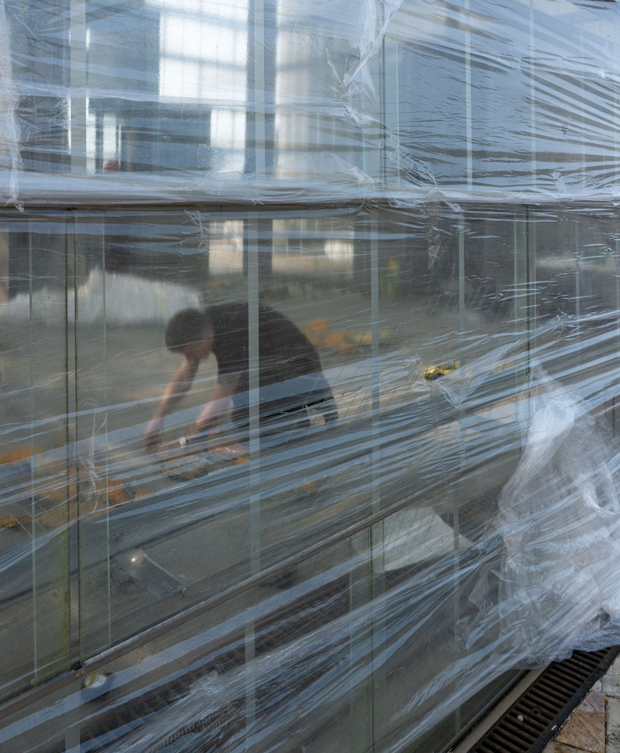 Work process. Intervention in the Hejduk Towers by Basurama collective. Photograph by Manuel G Vicente. 