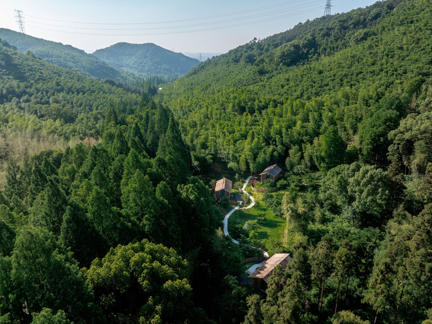 Dongmingshan Senyu Hotel by GLA Architects. Photography by Chen Xi Studio.