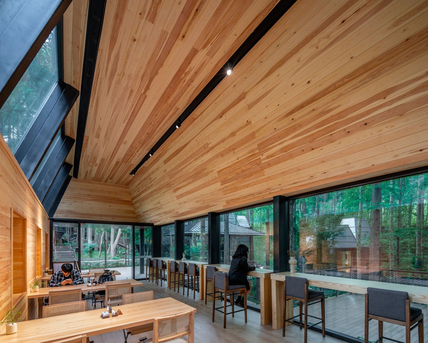 Dongmingshan Senyu Hotel by GLA Architects. Photography by Chen Xi Studio.