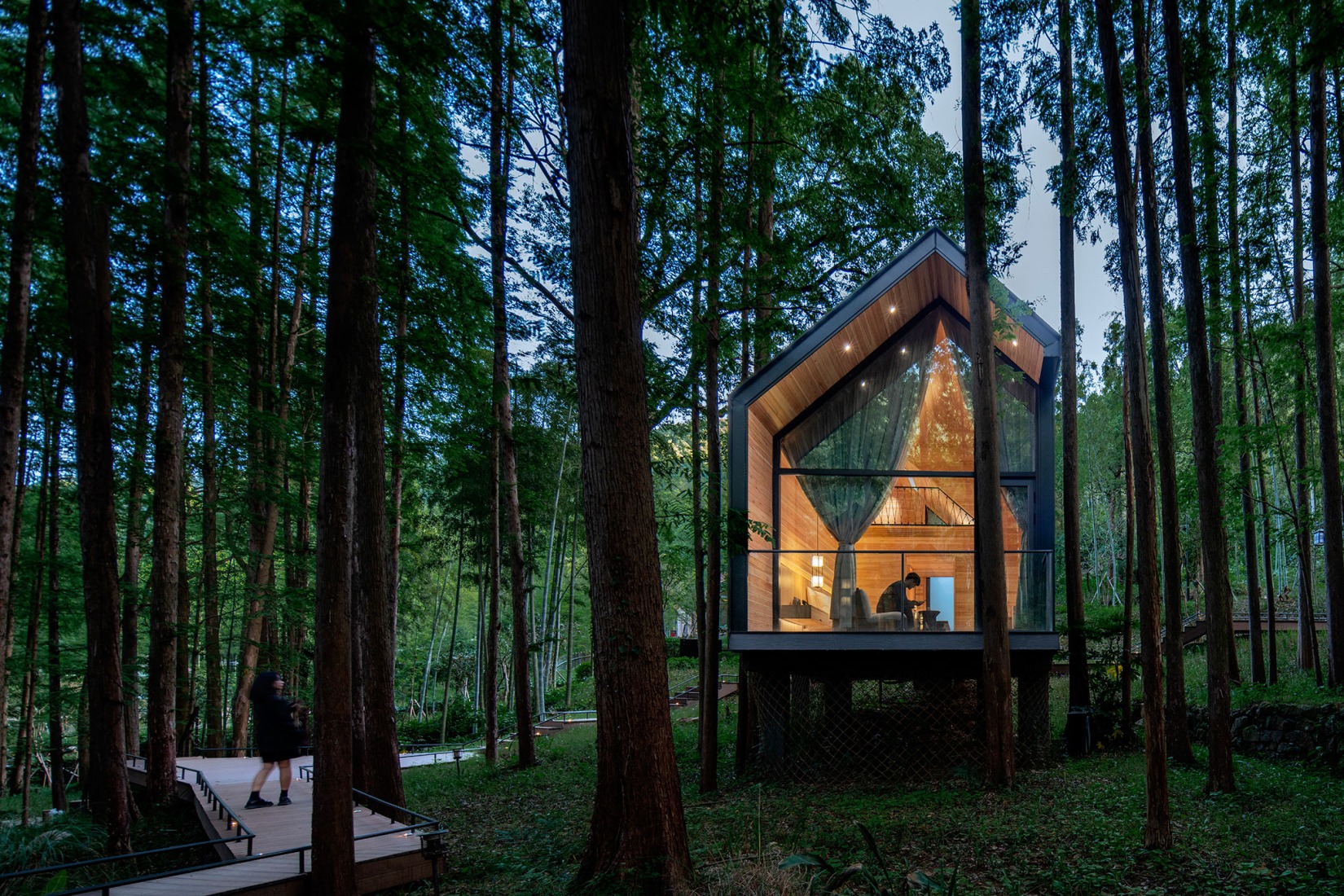 Dongmingshan Senyu Hotel by GLA Architects. Photography by Chen Xi Studio.