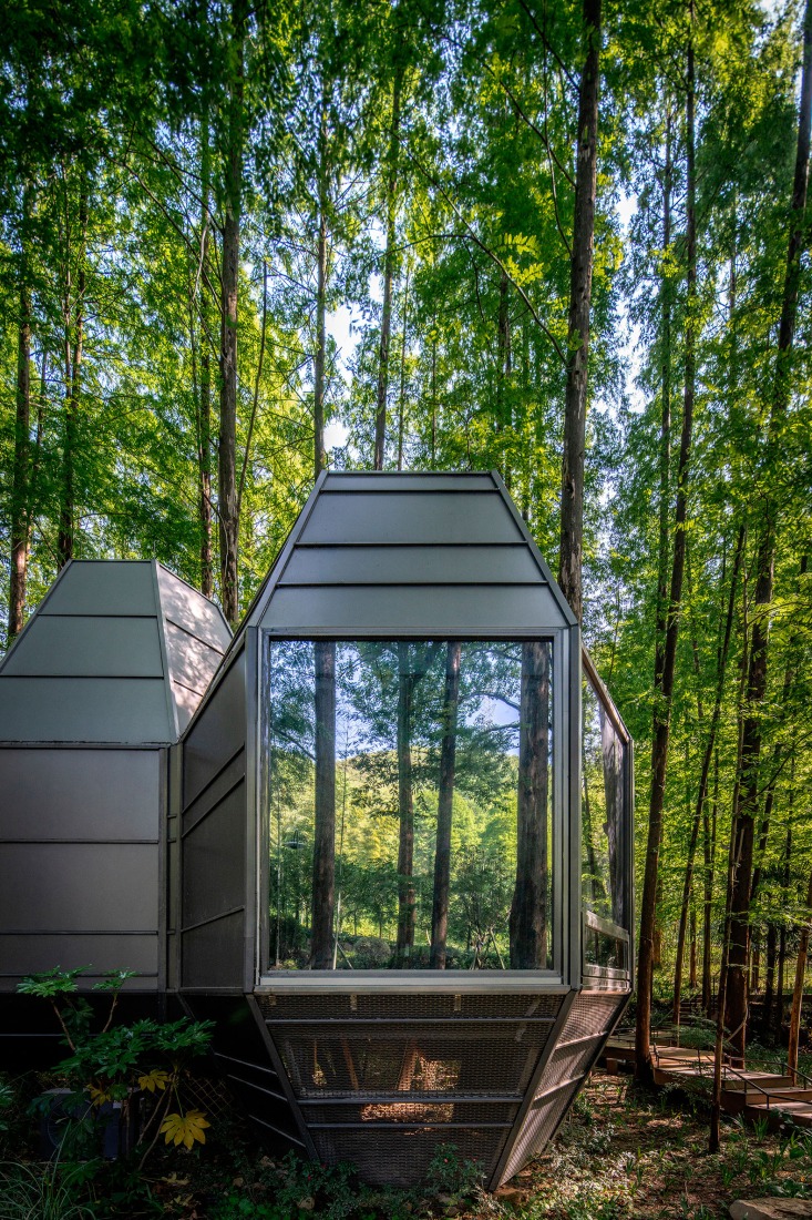Dongmingshan Senyu Hotel by GLA Architects. Photography by Chen Xi Studio.